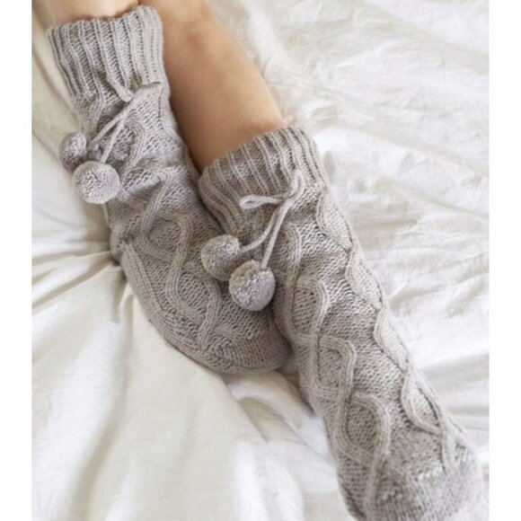 Muk Luks Knit Cabin Slipper Cable Socks Faux Sherpa Lining L/XL NWT ~ Gray - Picture 3 of 5